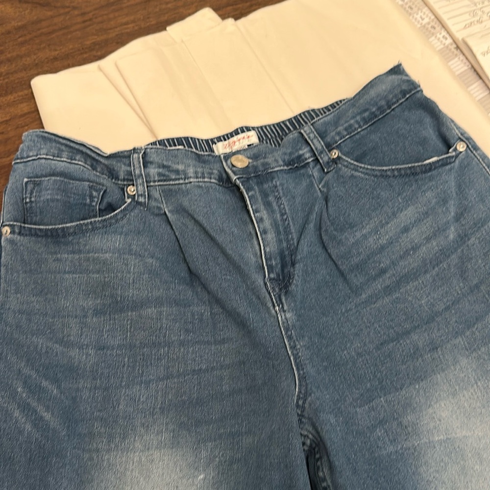 Vigoss wide leg jeans. Mid rise size 11